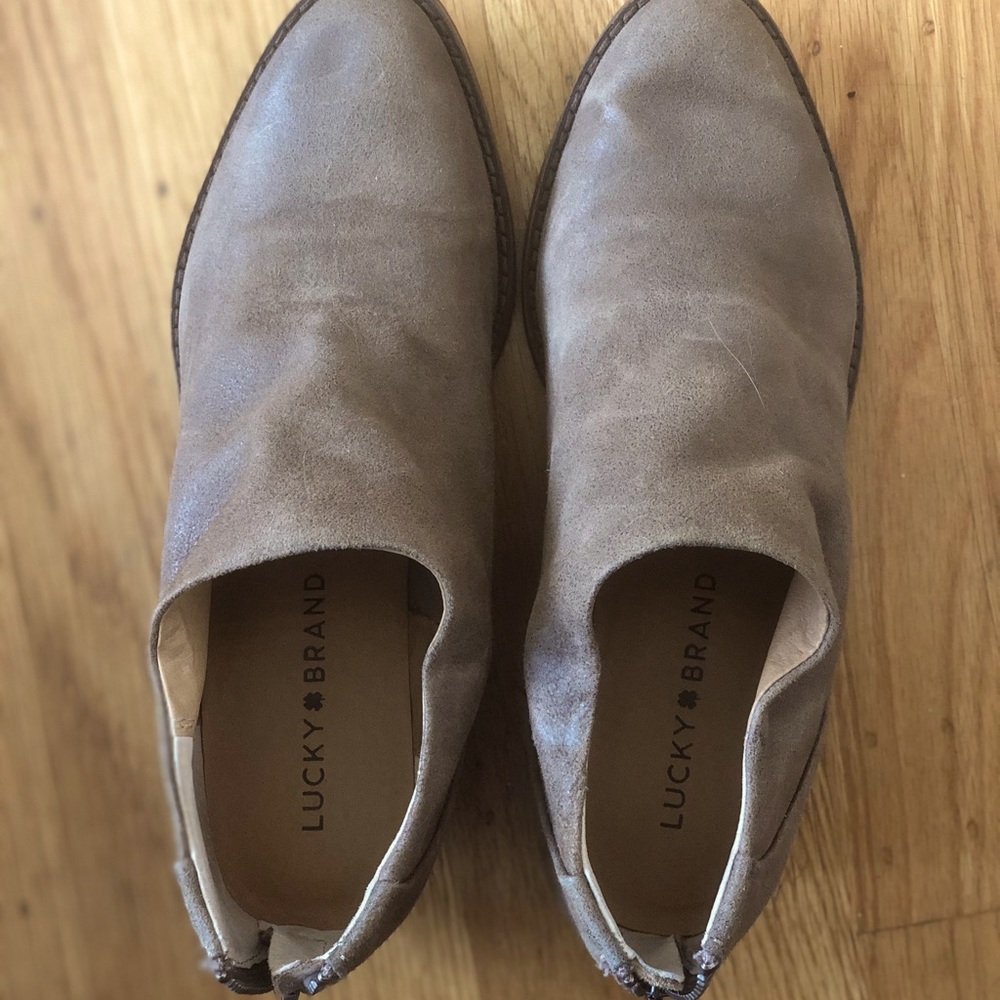 Size 6 tan suede booties